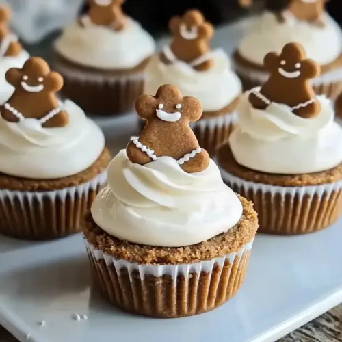 No-Bake Gingerbread Cheesecake Cups
